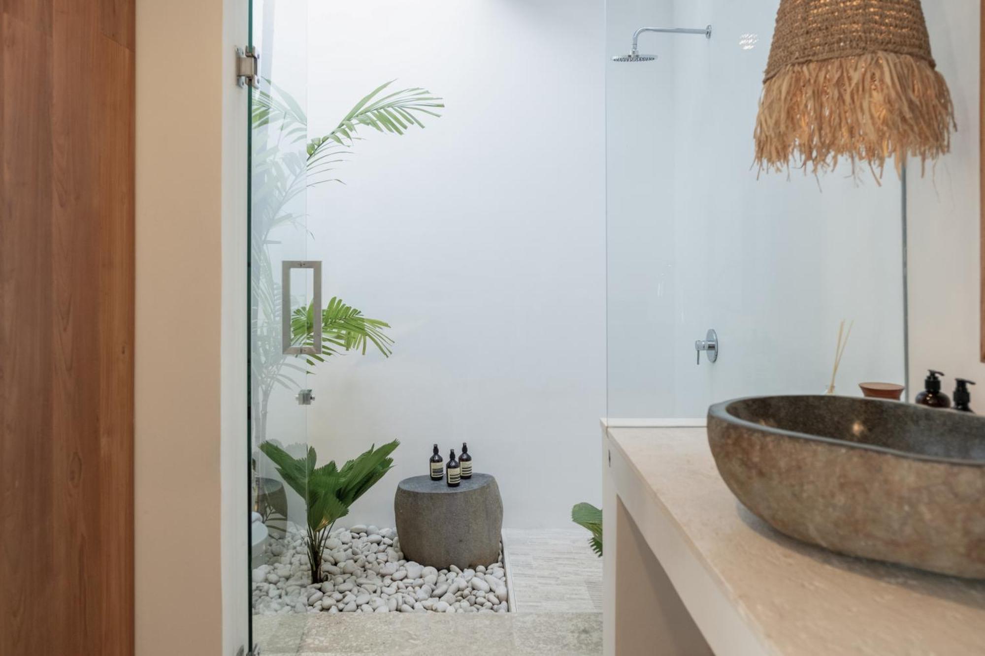 Tropical Oasis In - Ruby *