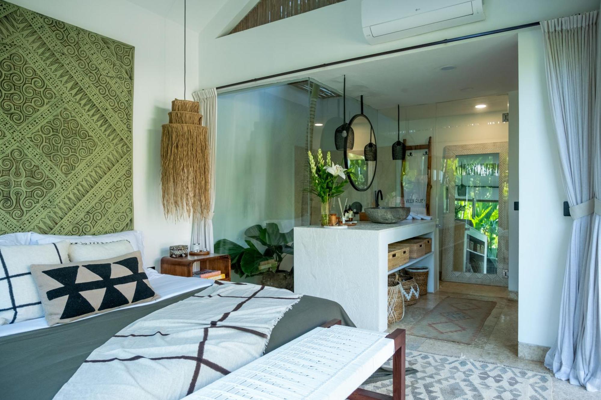 Tropical Oasis In - Ruby * Canggu (Bali)